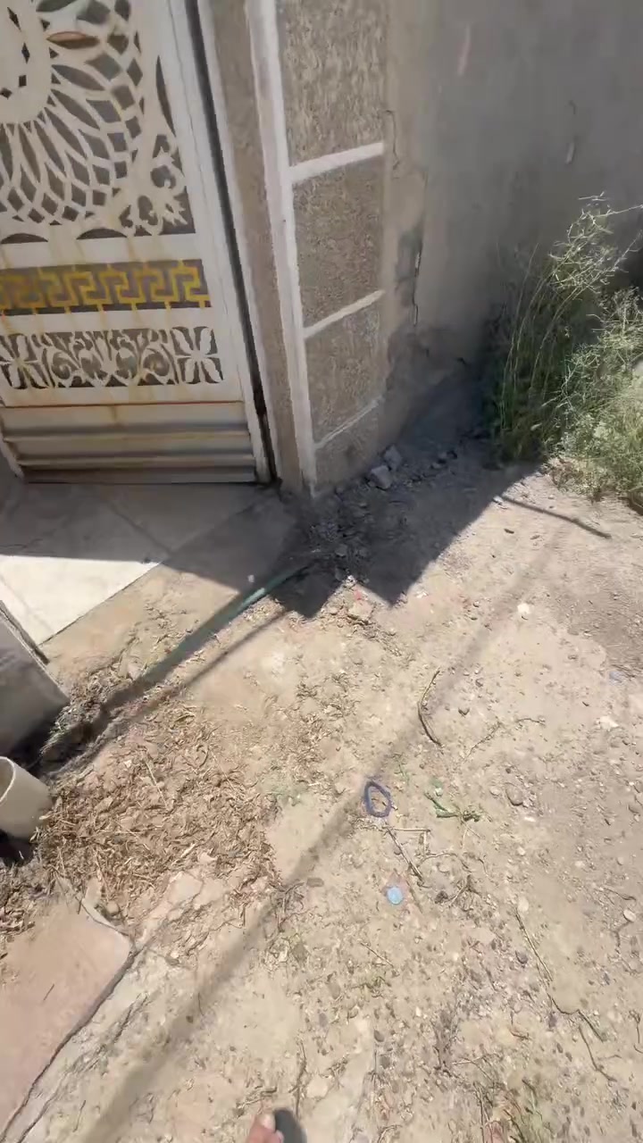 السلام عليكم دار للبيع طابو زراعي سند 25 
المساحه 50 متر واقع حال 58 طابق واحد ستقبال حولي خدمات غرفه نوم الموقع السريدات الاولى مربع الاول شارع تجاري 20 متر خدمات ماء مجاري كهرباء تبليط مقرنص  ***********
