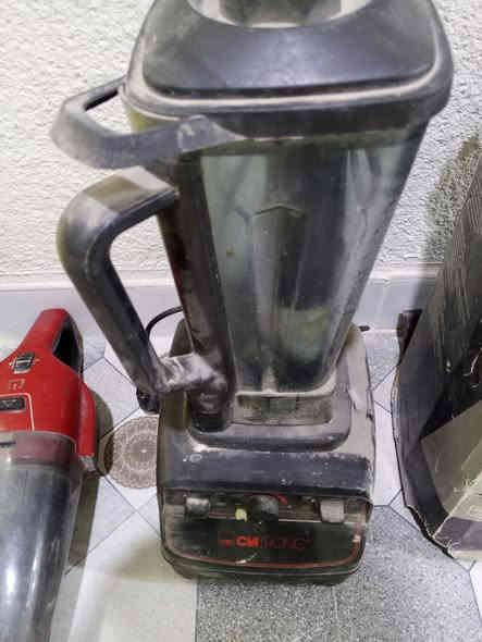 السلام عليكم غراض للبيع كلمن و سعره السنك متر و نص مرمره نظيفه السعر 100 بطه غسل السعر 40 مكنسه سياره شحن السعر 20 خلاط عوزه دشلي السعر 10 مكاني الزبير الشراي يتصل ***********
