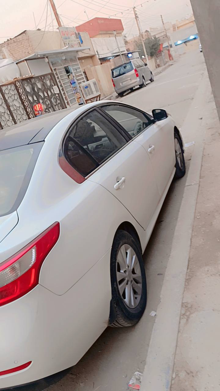 رينو سافران  2013
اللون صدفي
 فتحة بانوراما 
4 سلندر 
فقط بيها صبغ گد شبر تقريباً في الباب خلف السائق والدوسة الجواها شوية 
وموجود بيها سونار 
السيارة نظيفة جدا
كير محرك ممتاز 
باتري جديد 
رقمها بغداد  
السنوية لل28 
مكان السيارة بغداد 
السعر 90
الاتصال على الرقم ***********
