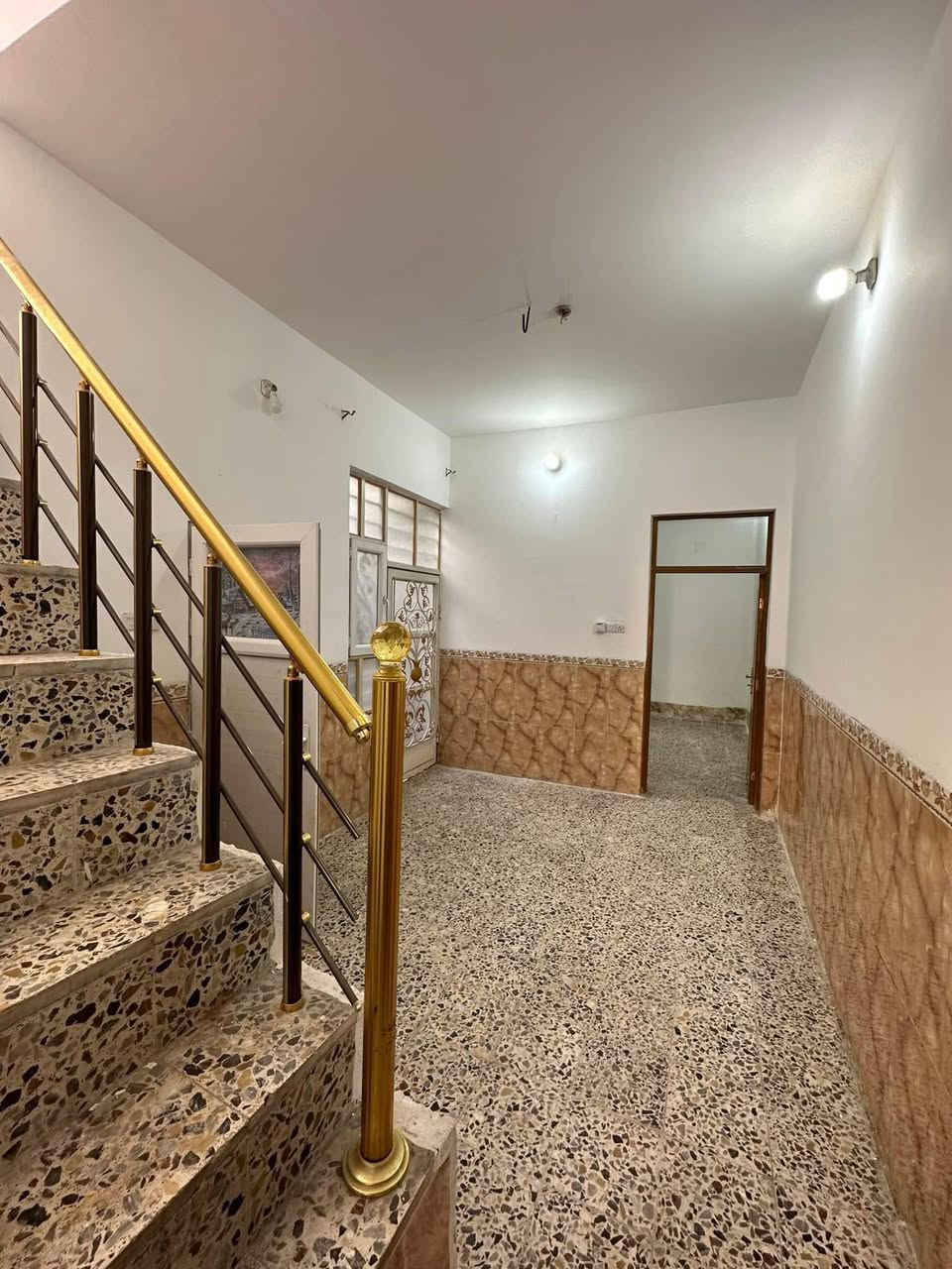 دار للبيع في حي السلام

🔸 المساحة: 100 م²
🔸 الواجهة: 5 م
🔸 النزال: 20 م
🔸 عرض الشارع: 10 م
📍 الموقع: خلف المركز الصحي

🏠 طابق واحد (صب مسلح)
🛏️ غرفة نوم
🛋️ صالة
🍽️ مطبخ
🏡 استقبال
🚻 صحيات داخلية وخارجية
للاستفسار اكثر الاتصال على الارقام التالية 

***********

***********

***********

او زيارة مكتبنا 

الواقع في حي السلام المطل على شارع 60 الجديد ،
او مقابل مدينة العاب السلام .
