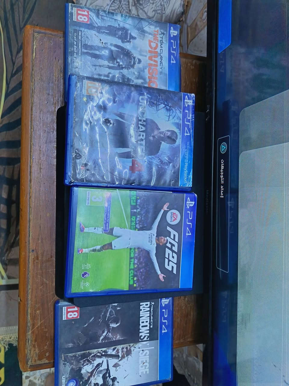 سلام عليكم للبيع بلي 4 سلم اولاين كلش نضيف
ذاكره نص تيرا 500 
بي حساب و بي العاب و اشتراك بي شهر 
و اربع اقراص و فيفه 2025 
و يده اصليه و ويرات التشغيل 

السعرر، 200 و سعره كلش مناسب 
مكاني بغداد الحسينيه مال راشديه 
رقمي ***********
