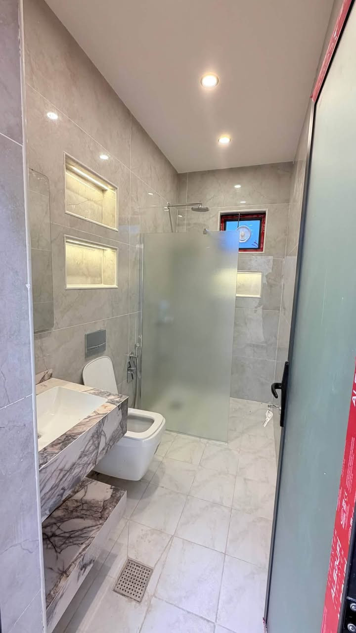 🏡 دار 150 متر للبيع 🏠
📍 الموقع: حي الجهاد – ديوان المخابرات، قرب شارع 60.
🔹 يتكون من: • كراج وحديقة وصالة 🌳. ومطبخ 🍳
• 5 غرف نوم 🛏️. • • منورين ☀️ . • و 3 حمامات 🚿
📞 للاستفسار والاتصال أو واتساب: ***********
