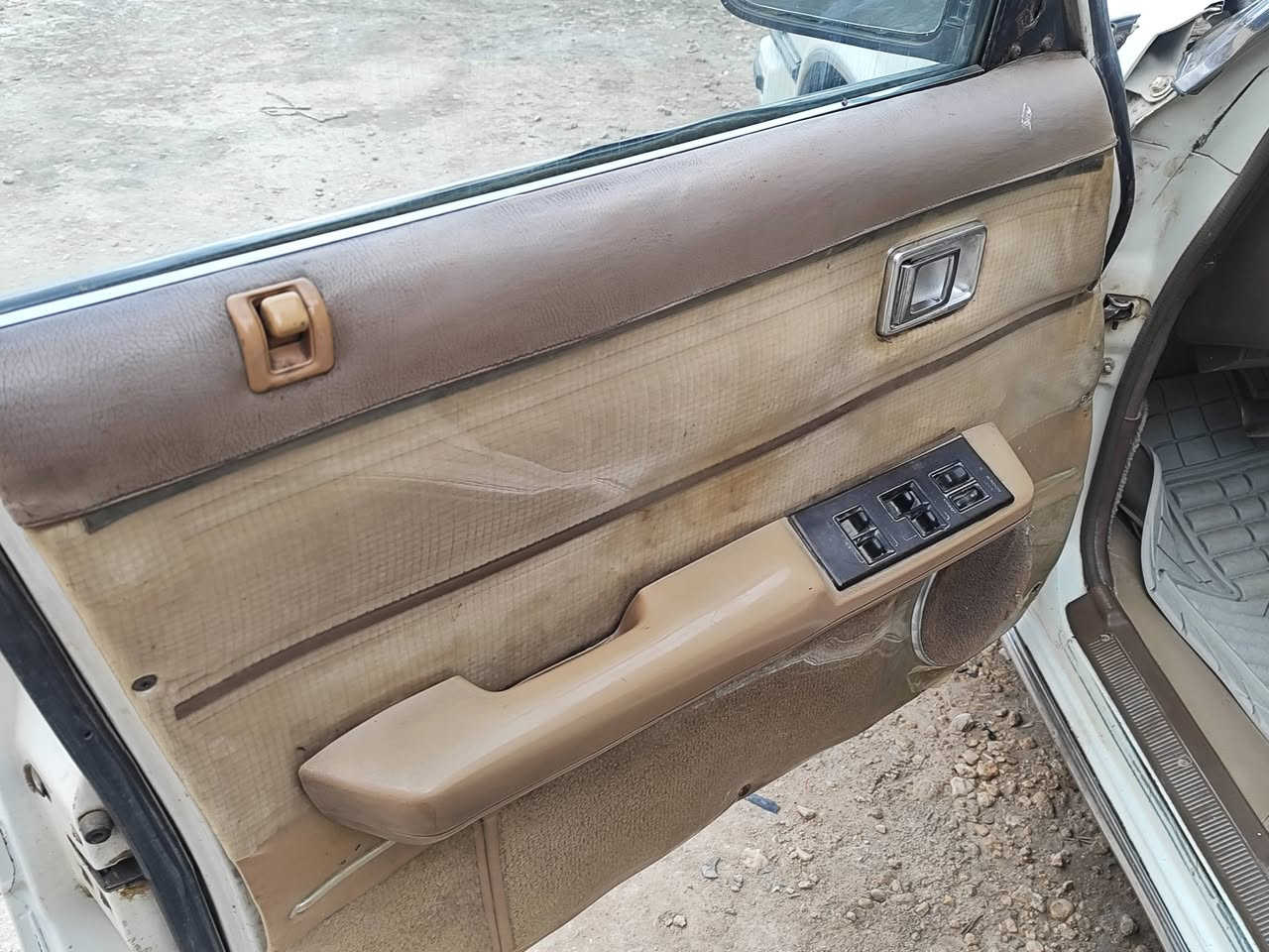 السلام عليكم 

سوبر 1982 رقم انبار الماني مشروع وطني مجدده لغاية 2028 تحويل ثاني يوم 

كير عادي محرك ابلادي 5M مكفولات 

السياره مكفوله من الضربه و التبديل و الخياس و الصبغ

اريل ابلاادي كهربائي مسجل ابلادي شغال سياره عل وضع الشركه 

تخم تاير جديد حداديه جديده كهربائيات كله شغاله 

سياره جاهزه من كلشي و مال جناي 
عنوان بابل القاسم ع 
السعر 65

***********
