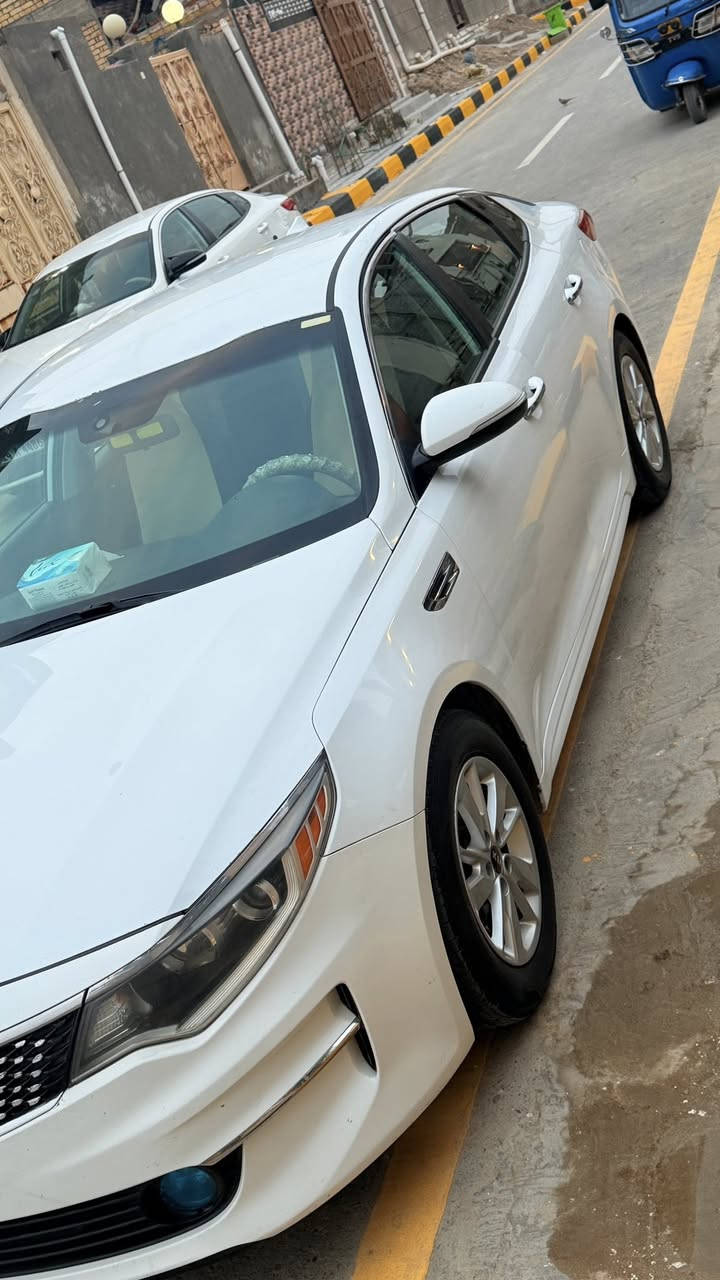 السلام عليكم كيا أوبتيما 2017 أمريكي ضربة جاملغ الخلفي الأيمن  وشويه من الباب مرفوع كازكيت السعر 130 وبيه مجال العنوان ذي قار ***********
