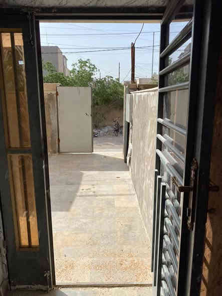 منزل للبيع المساحه 105م الواجهه 5.25م النزال 20م الموقع ضباط البنوك قرب جسر البنوك تحتوي على كراج واستقبال ومطبخ وخدمات و3 نوم نظام سويت واجهه حجر ارضيه مرمر للاستفسار 

***********
***********
***********
