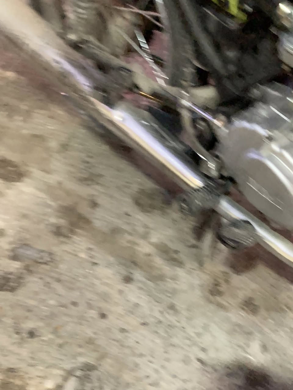 سلام عليكم عندي هاي دراجه للبيع موديل 2025 مكينه مامفتوح بس بيها بخار قليل سعرها 450 وبي مجال حك الجيه *********** فقط وتساب
