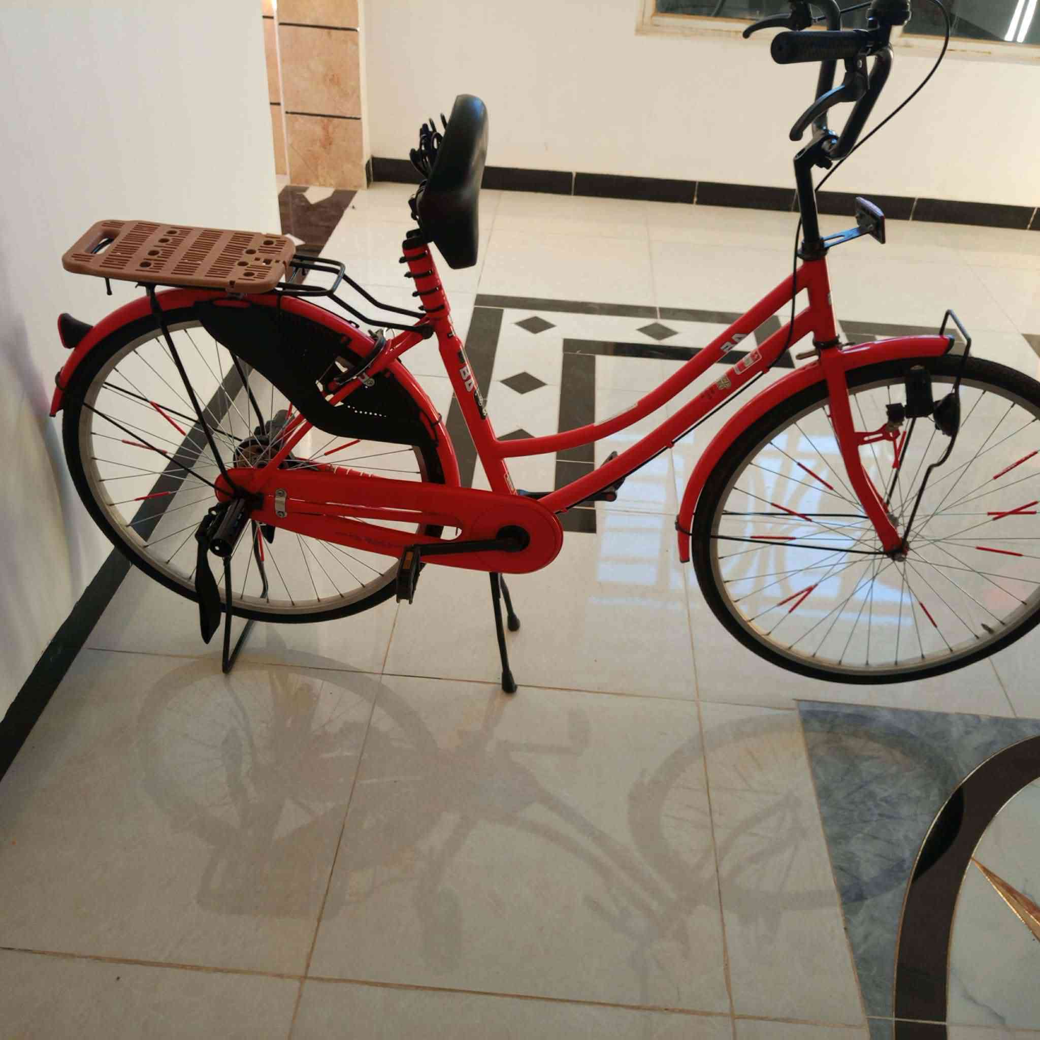 السلام عليكم 
البيسكل للبيع السبب معتاز 
العنوان نجف البوحداري 
الوان احمر ❤️
البيسكل نضيف 
موديل 2021
الشركه BD 
السعر 95 وبيه مجال بسيط كلش 
رقمي ***********
