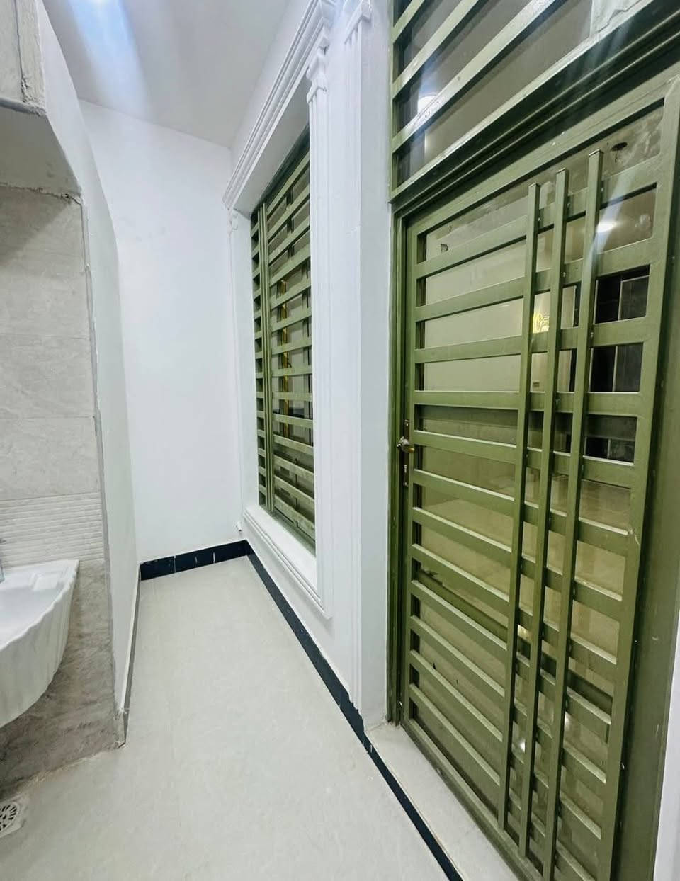 دار 🔥 عرض مميز💯
🏠دار الـــبـــيـع منطـــقة حي الغدير  🏠
  شــارع 20م مقابيــل اســواق فطـــومــه 
  
المساحه 100متر 5*20
بيت طابواا صرف// جاهز السكن🔑 

   🔰طابقين يتكون من🔰
   3غرف نوم صاله2+بيتونه
        مطبخ استقبال
↔️ صحيات خارجية وداخلية
 الاستفسار اتصال بصاحب  العقار الرسمي  هاتف اوواتساب 
 ***********)
