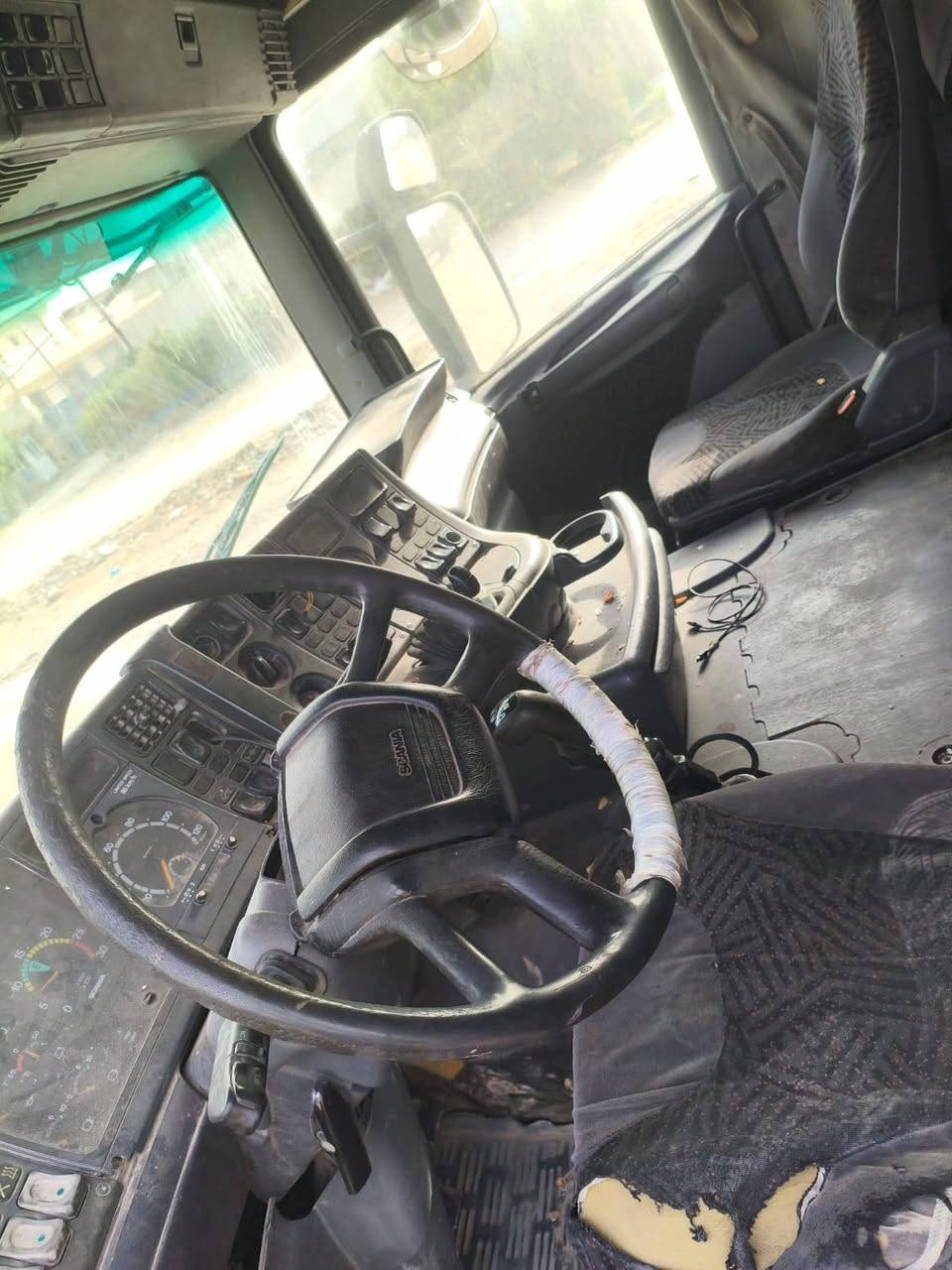 السلام عليكم اسكانيا بومه دغداغ ٢٠٠٥ انجكشن ٤ خطوط مكينه بيها بخار والباقي كله مكفول تبريد شغال بدون ارقام *********** السعر ٧٥
