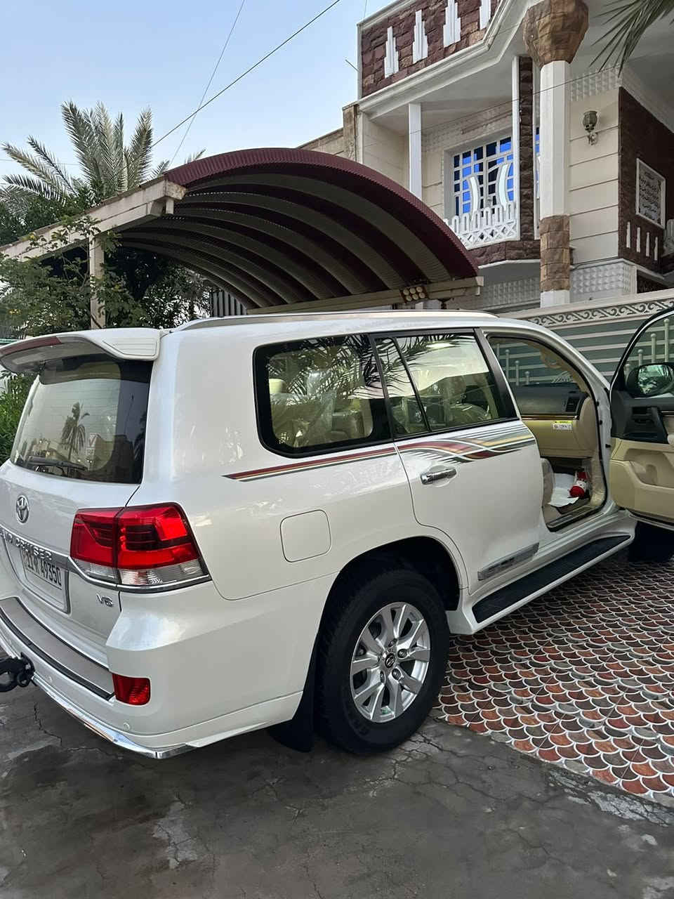 لاندكروز 2017
وايت اديشن
مكفوله السياره 
فقط نص دعاميه خلفيه 
ماشيه 70 
السعر 480 
مكاني بغداد شارع فلسطين 
***********
