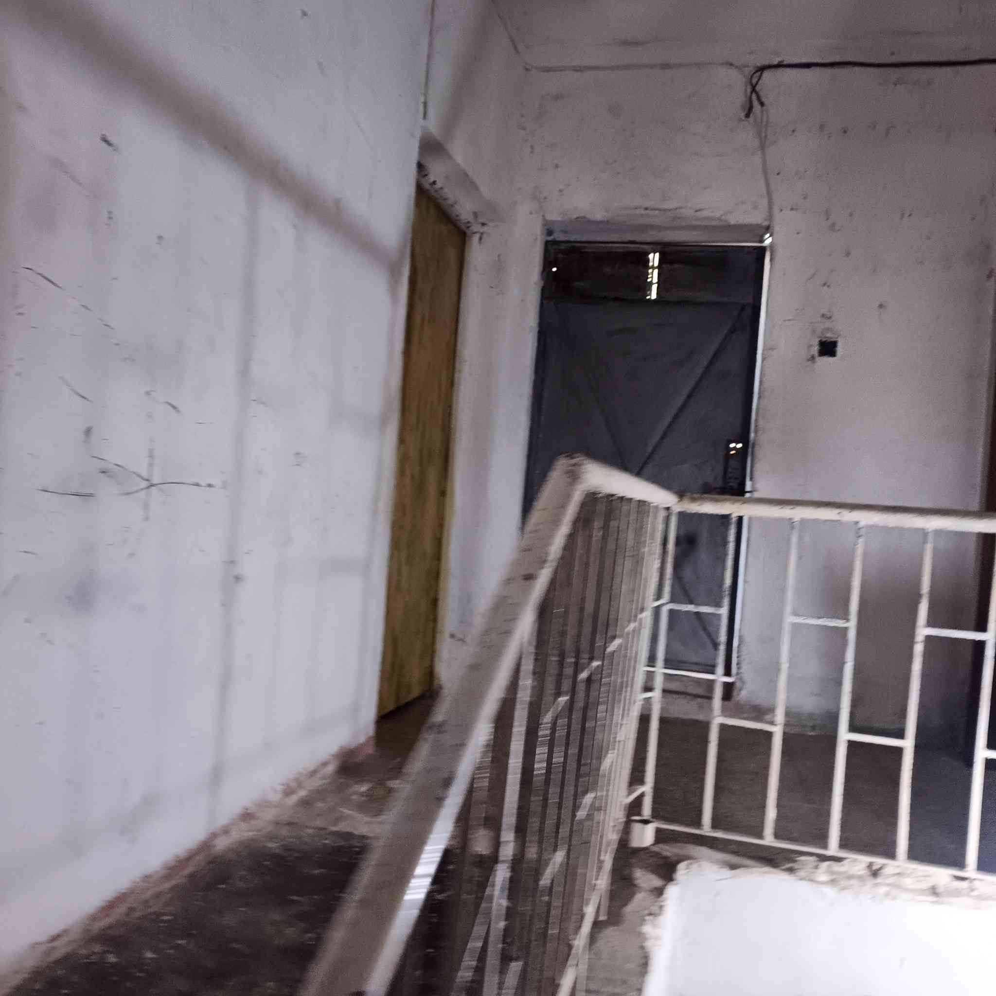 بيت للبيع كربلاء حي العامل قبل السوق الاخير قرب المستوصف ٣غرف واستقبال وصالتين ومطبخ و صحيات طارمه وسطحين المساحة ١٥٠ مربع للاستفسار ‏‪***********‬‏ السعر ١٧٥ بي مجال
