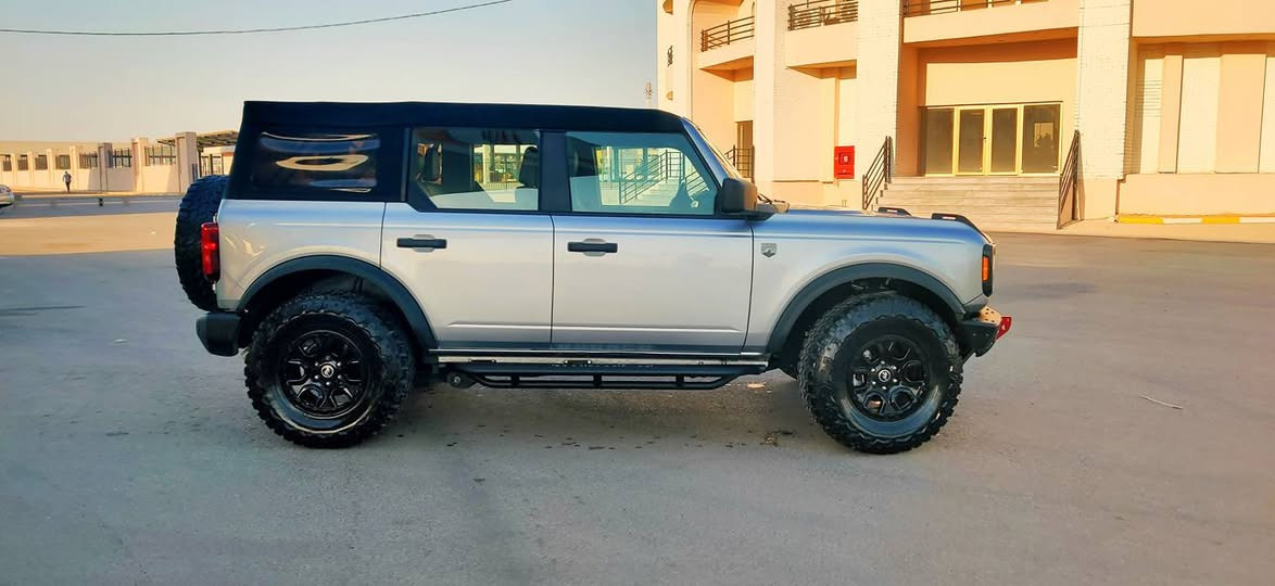 فورد برونگۆ مودیل 2023 رەنگی سلڤر تەنها 5 هەزار رۆیشتووە وەک سفر وایە دوو دەرگای سبوغە بێ ژوورێ پشت و پیش کپس گێر مکینە 
هەمووی بەشەرت چوارتایەی نوێ سقف چادرە چوار پستنی توربۆیە دەبل اکسلە ڕادار بەسمە دەرگا بەسمە شغال کوشین جلد و هیتەر سێ گێر شاشە کامیرا زۆر مواسەفاتی تر نرخی 273 ورەقە بەناوی خۆمە سەنەوی تازەیە هەزەو فحس ژینکە هەووی نوێ یە گۆرینەو فرۆشتن *********** أربيل, العراق
