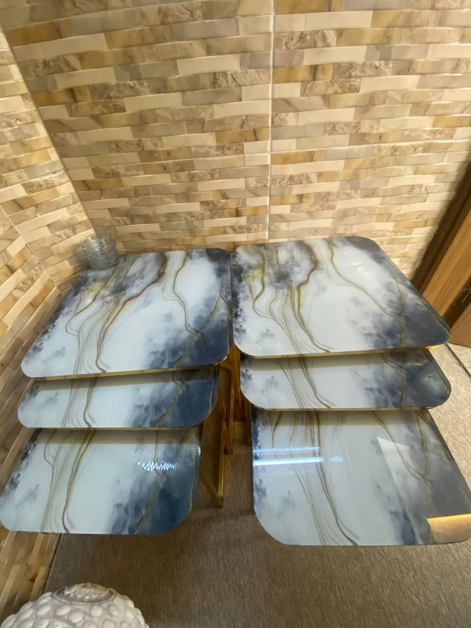 سلاو هاورییان ئەو قەنەفەیە تازە کراوە  دەیفرۆشی بە مێزو سەر قەنەفەوە لە شاری هەولیر


**إذا كنت صاحب هذا الإعلان وتريد حذفه لأي سبب، رجاءا أرسل رسالة إلى الدعم الفني**