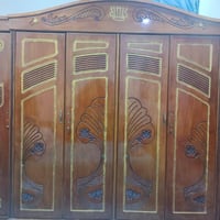 غرفه اخشاب • نظيفه • مصبوغه