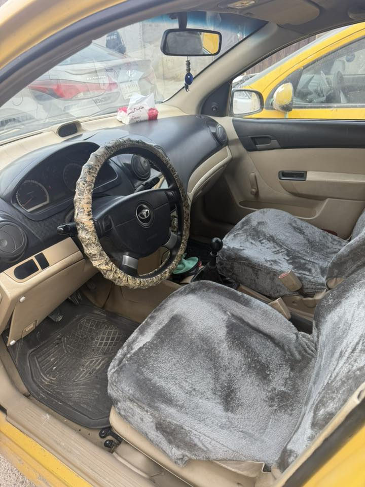 سلام عليكم أفيو مديل 2010صفره شركه عامه 
بيها بنيد وجاملغ امامي فقط 
مكينه وكير نضاف
تخم تاير ويل حجم 14
شاشه تاب اصلي
كير عادي مكينه 1400
رقم نكليزي بسمي سنويه2027
مصفره هيئه غرامات عليها 900الف ينزل من سعرها
سعر 52مكاني نجف رقم ***********
