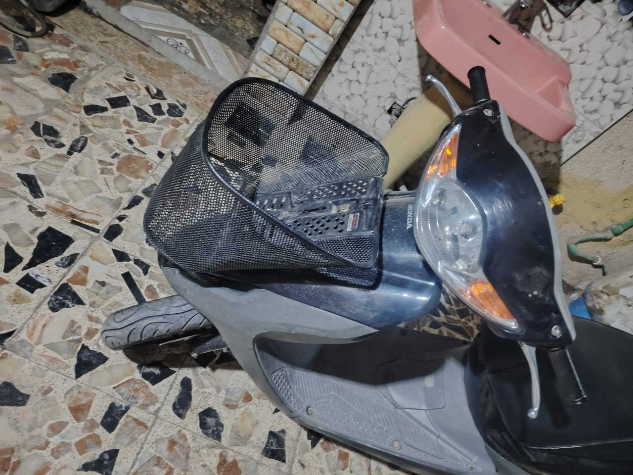 السلام عليكم دراجة هوندا سمارت غير مفتوحة راديرت تبريد السرعة 60 السلف ينرادلة كتف شغال بيع او مراوس بدراجة نظيفة السعر 350 للعنوان الديوانية للتواصل ع الرقم ***********
