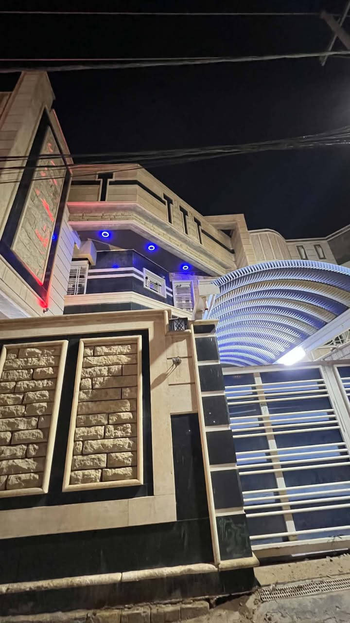 دار سكن للبيع طابو صرف
ديوانية حي الجامعة
قرب جامع سيد يوسف 
موقع مميز جدآ جدآ
يقع على شارع بعرض 20 M
المساحة 200 M  واقع حال 220 M
بناء حديث درجة اولى الواجهة 10 M
طابقين مسلح الواجهة حجر طبيعي 
الاراضية مرمر درجة اولى + بورسلين اسباني 
محتويات الدار 
غرف النوم عدد 4 / استقبال / صالة عدد 2
مطبخ حار بارد/ مجموعة صحية عدد 4
گراج سيارة 🚘
ملاحظة !!!!! 
( يباع مؤثث بالكامل او بدون حسب ظرف المشتري ) 
                     للاستفسار
مراجعة مكتب مهدي العتابي للعقار ديوانية الجزائر مقابل فندق برج الامراء
*********** مهدي العتابي 
*********** حيدر الفتلاوي
***********
