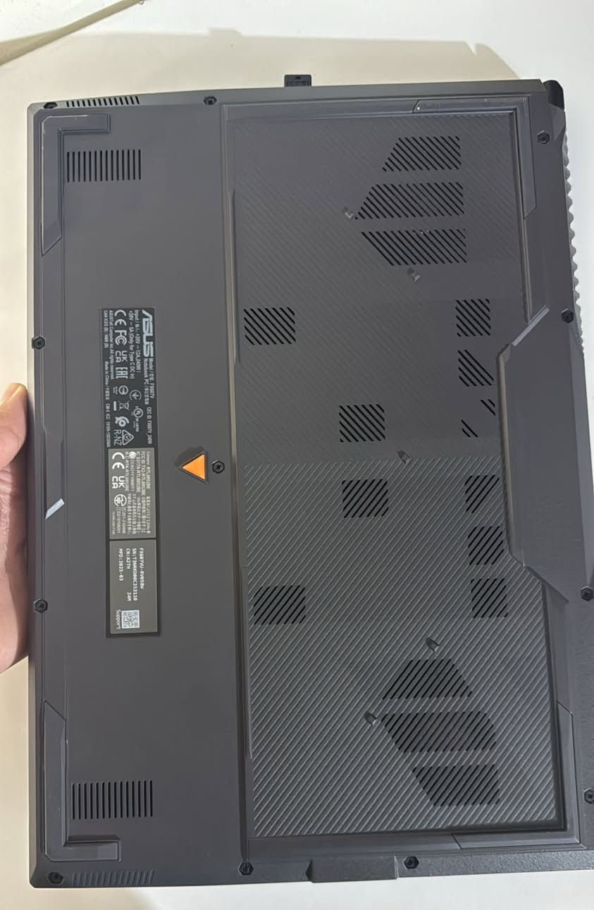 السلام عليكم شباب قيمولي هذا الاعلان و شكد تسوى
🔥 للبيع ASUS TUF Gaming F16 🔥
✅ الحالة: نظيف جداً واستعمال خفيف
✅ نسبة النظافة الخارجية: 99%
✅ نسبة البطارية: 93%

💻 المواصفات:
🔹 المعالج: Intel Core 5 210H
🔹 كارت الشاشة: RTX 4050 6GB
🔹 الرام: 16GB
🔹 التخزين: SSD 512GB
🔹 الشاشة: 16 إنج 144Hz

🎮 الجهاز جاهز للألعاب والشغل بدون أي نقص
✅ ويندوز أصلي
✅ جميع التعاريف والبرامج منصبة وجاهزة

📦 الملحقات:
✔ شاحن أصلي
✔ حقيبة ASUS أصلية
✔ ماوس عادي
✔ سماعة G435
‏✔ Mouse Pad عادي 
✔ هارد خارجي HDD 1TB

🎯 الهارد الخارجي منزل بيه ألعاب متنوعة مثل:
‏Uncharted
‏Assassin’s Creed
‏Hitman
‏GTA V
‏Warzone
‏Generals وغيرها

❌ لا يوجد كارتون

📌 ملاحظة:
يوجد أثر أبيض صغير جداً بالشاشة ميتعدى ٤ سانتين كما موضح بالصورة، ولا يؤثر على الاستخدام أو الألعاب.

📍العنوان: بغداد - الدورة - البعيثة
💰السعر: 1,100,000 دينار

📞 الرقم: 
✅ متوفر واتساب

للمهتمين مراسلة أو اتصال


**إذا كنت صاحب هذا الإعلان وتريد حذفه لأي سبب، رجاءا أرسل رسالة إلى الدعم الفني**