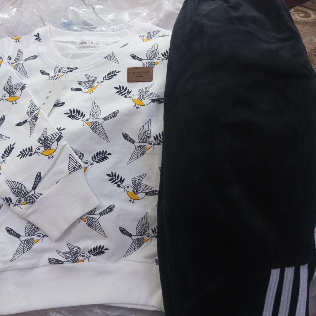 سلام عليم ملابس ولادي وبناتي يلبسن من عمر 3سنوات إلى ١٢سنه ومتوفر سويترات ولادي وبناتي وسعر يبدي من ٣٠٠٠ إلى ٨٠٠٠ دينار الموديل الي عيجبج/ك أخذي سكرين ودزه واتساب ***********
