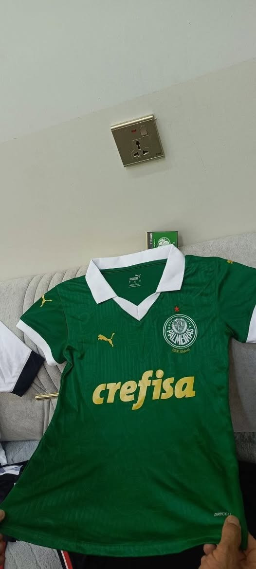 يتوفر لدي شلعة دريسات اصلية تايلندية وبرازيلية المنشأ وبسعر مغري جدآ 3000 دينار فقط للقطعة والعدد المتوفر 90 قطعة والراغب بالشراء الاتصال بالرقم ***********  يوجد توصيل الى جميع المحافظات
