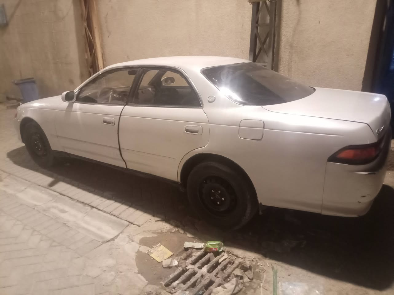 سلام عليكم مارك نفخ بيها بكن سعرها 20  ورقه يرادلها ترتيب الدواخل بيبان ثنين بيها يرادلهن تكعيد عدل حلوه كير كفاله بكنها ايكلف 500 الف ***********
