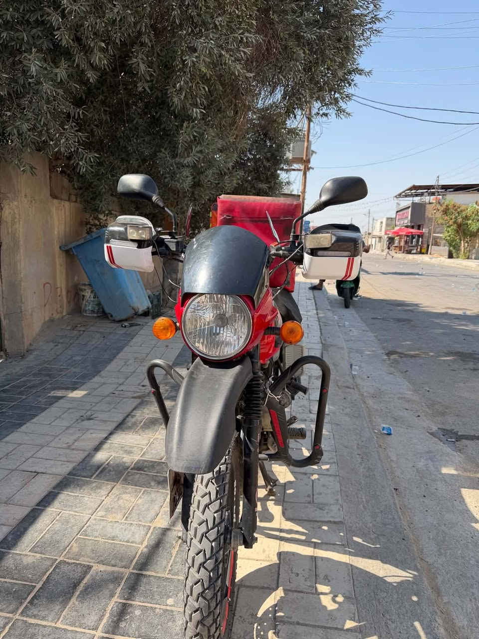 سلام عليكم بوكسر للبيع موديل ٢١بلسنويه٢٢رقم بغداد انكليزي نضيفه وكلشي شغال كهربائيات كلها شغاله زنون عالي ناصي صوت ناعم تجي وتفحص راعيها موجود تحويل مباشر شوكت متريد مكاني بغداد محموديه سعرها1900قفلل***********

