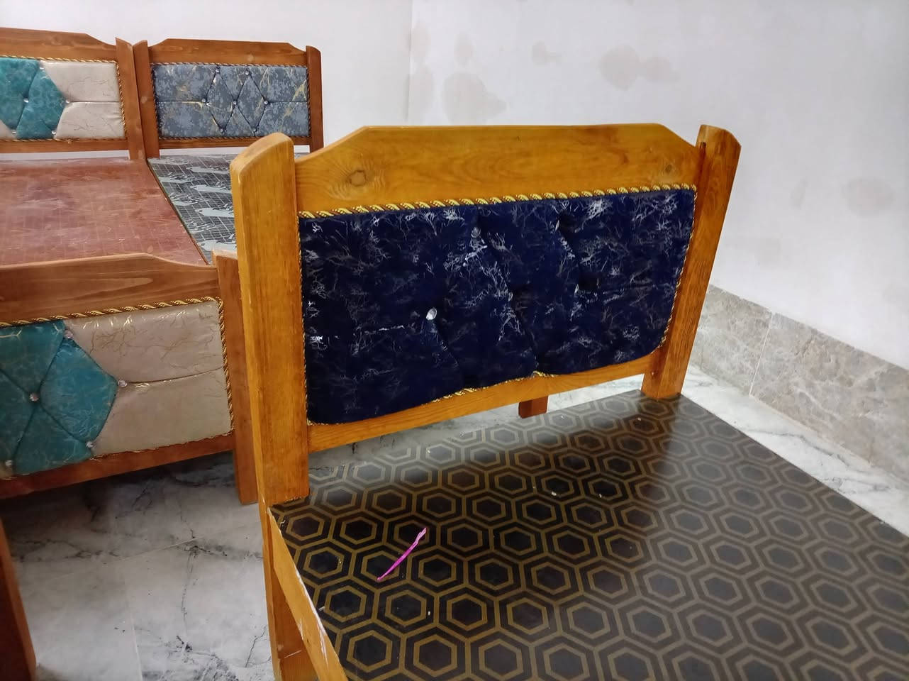 السلام عليكم

 وجبة جديدة من التختات 
ثقيل شرط خشب عراقي 
العنوان
ناحية الشورة
السعر 60 
***********
