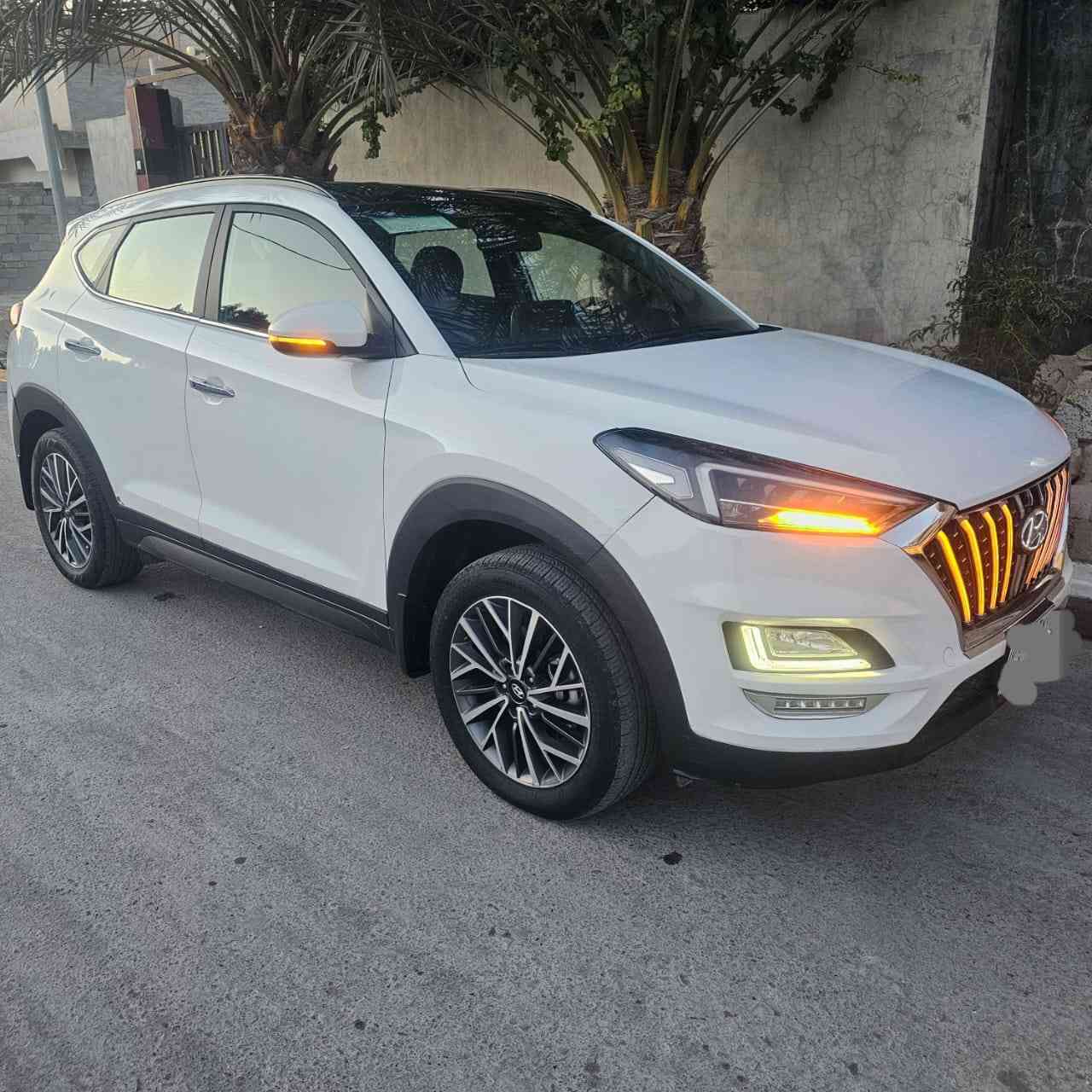 السلام عليكم توكسان خليجي فول مواصفات ٢٠٢٠ بارد بل جنطه اقل شبر سياره جديده ماشيه بل ٦٠ كيلو  
دوشمه بلاديه بعدها وضع شركه
مكان الفلوجه تحويل مباشر السعر ٢١٥
***********
