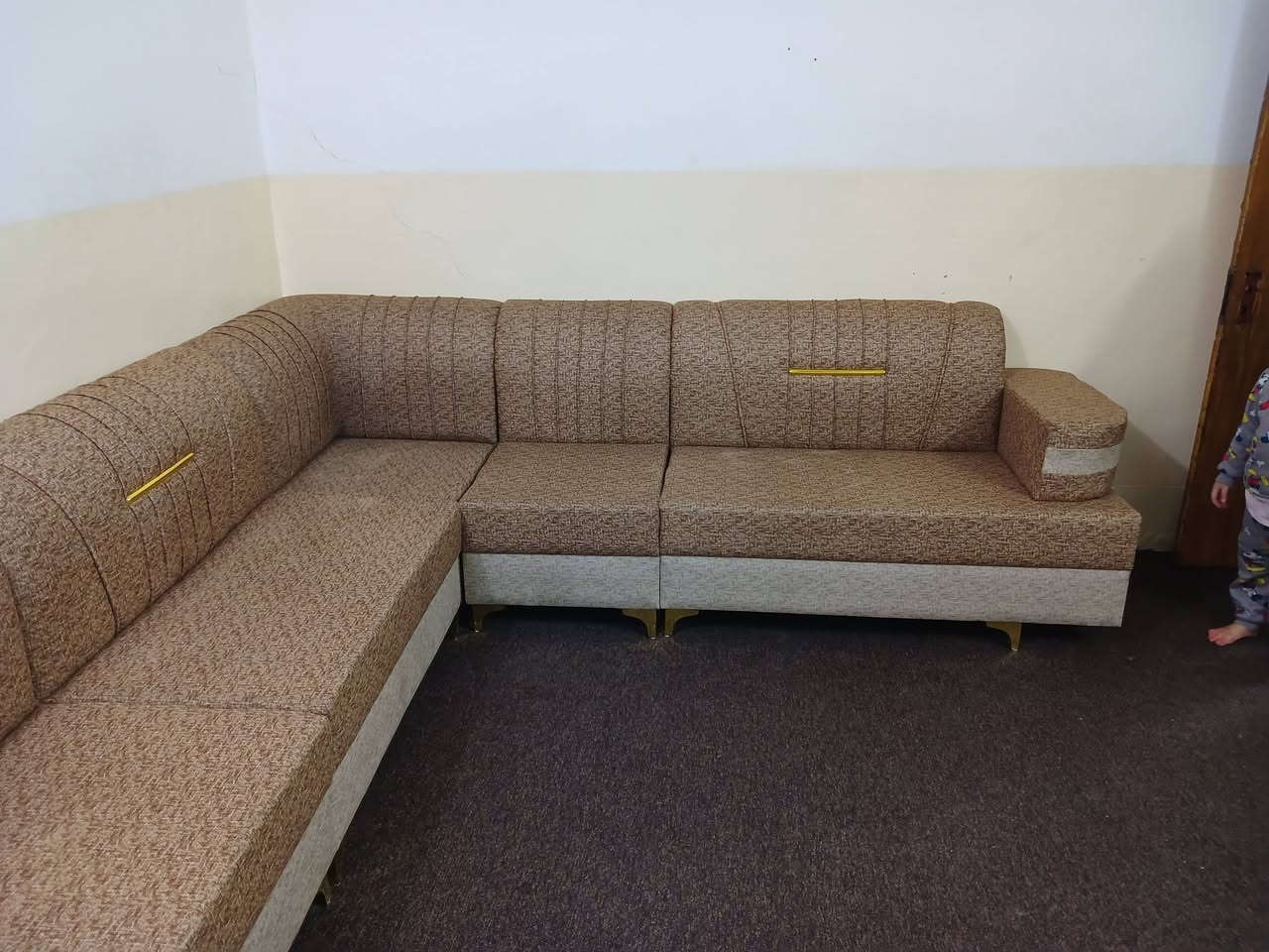 سلام عليكم اخوان مجمع الأمير وفرلكم ديوانات جديد شرط خشب عراقي اسعار مناسب ولدينا شغل تصفال اب احدث موديلات و فصلات مكان قرب مستشفى العام للاستفسار
 اتصال ***********

واتساب ***********
