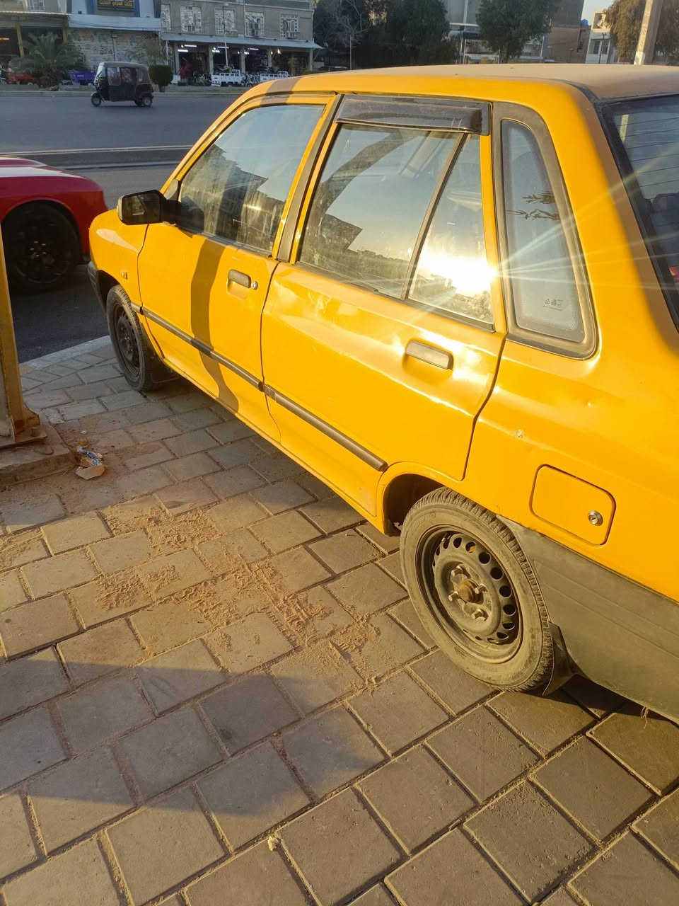 سلام عليكم موديل 12 مكينه وكير وتبريد خير من الله 
شواصي معمرات 
سياره جاهزه  
مصفره من غرامات وهيئه 
تاخذ صافي هزه جديده 
عنوان بغداد 
سياره بسمي 
***********
عارضه 28
