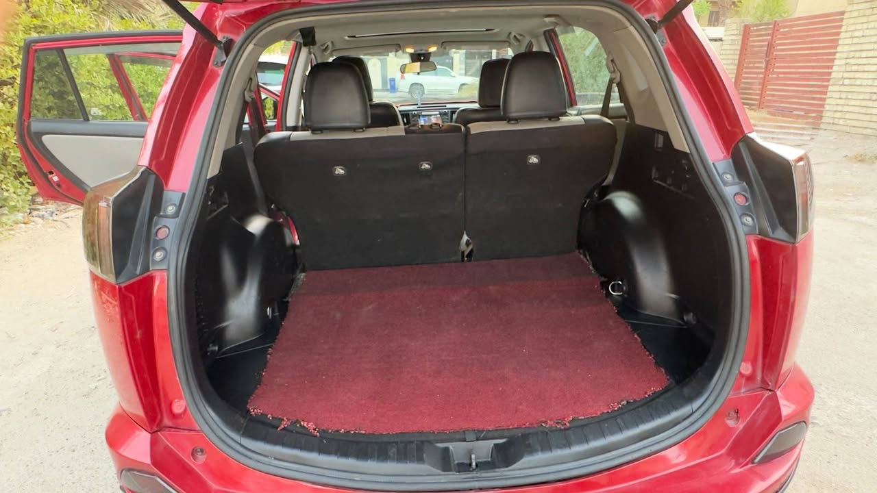 🔥 للبيع | تويوتا RAV4 موديل 2018 | وارد أمريكي (دخول كلين) | فل مواصفات | محرك 2500 سي سي | استعمال شخصي حصراً 🔥

🔹 رقم بغداد (إنكليزي)
🔹 محرك 2500 سي سي
🔹 گير ومحرك بحالة شركة، ممتاز جداً
🔹 وارد أمريكي – دخول السيارة كلين
🔹 ممشى 200 ألف
🔹 نظام دفع أمامي (FWD)

الحالة:

* تخم تايرات جديد
* تبريد بحالة شركة (فول)
* داخلية الشركة نظيفة جداً
* اللون الداخلي رصاصي مع أسود (شركة)
* الاستعمال شخصي حصراً

المواصفات:

* فتحة سقف
* كراسي جلد
* مثبت سرعة
* إنارة أوتوماتيكية
* تحكم بالستيرن
* تحكم بعتلة السرعة
* لايت زنون
* رادار
* كامرة خلفية
* شاشة
* تحكم بالمرايا
* ويل كاب 17 أصلي

الهيكل:

* صدر أمامي وخلفي تبديل جديد
* قطعة صبغ بالجناح الخلفي بسبب حادث دراجة (تصليح شبر بشبر)

💰 السعر المطلوب 
180 دولار

📍 العنوان: بغداد – السيدية

📞 للاستفسار:
***********
واتساب متوفر
