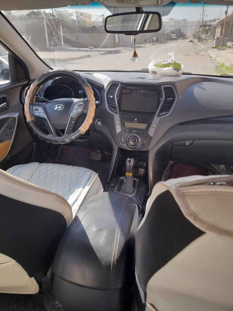 سنتافي خليجي 2014
فول مواصفات واحد على واحد 
بصمه بنرامه كامره دواره 
مري شفط 
7راكب
6سلندر 
بيهه جاملغ صبغ فقط لأيمن 
سياره حلوه احله من صوره
مكان بغداد 
***********
