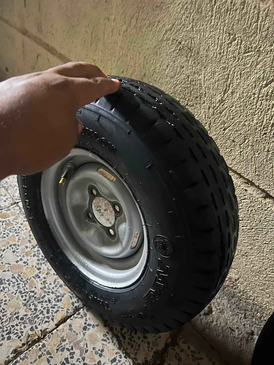 سلام عليكم تايرات جبلي ابو ختم لبيع مستعملات وبيهن واحد بي ويل ابو فتحه مكاني المحمودية حي عسكري ‭***********‬      ***********
