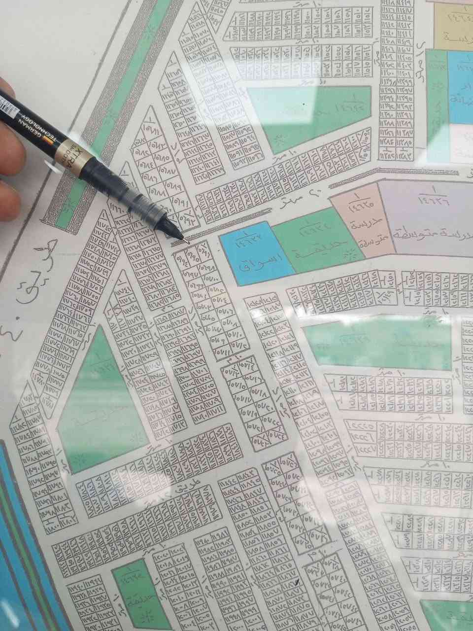 سلام عليكم 
قطعة ارض مساحه 168 متر وجها 7 تزال 24
منطقه آل 11 قرب مدرسة المسعودي عرض الشارع 20 متر وقرب المدارس ذات النطاقين والمسعودي 
سعرها 33 
تفاصيل الاتصال 
***********
***********
