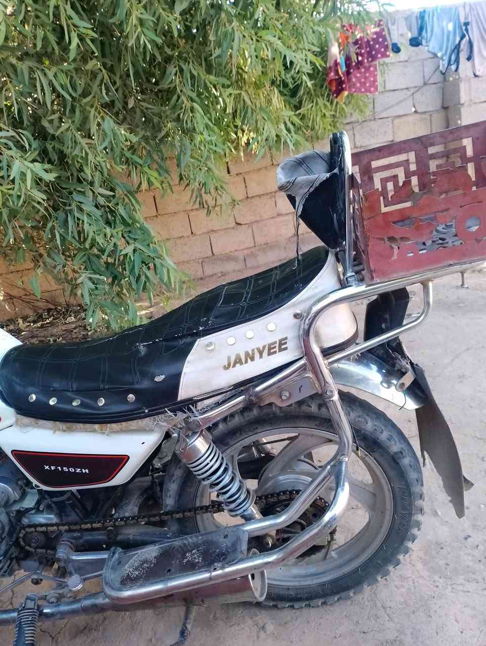 ماطوور جني دبل بلك نضافه احسن من الصوره محرك معمر جديد سلف شغال نضافه فووول مرااوس البيع 370 وبي مجال اتواصل عل رقم ***********

