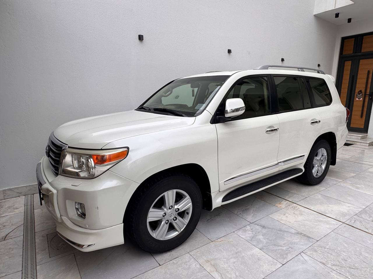 سلام عليكم للبيع لاندكروز مديل ٢٠١٣
ابريم اصل سياره من هيه زيرو لحد الان عندي 
مكفوله من كلشي بسمي مواصفات البريم معروفه 
السعر ٣٨٥ورقه بيه مجال حك الجيه للإستفسار 
*********** مكان كربلاء قرب مستشفى الكفيل
