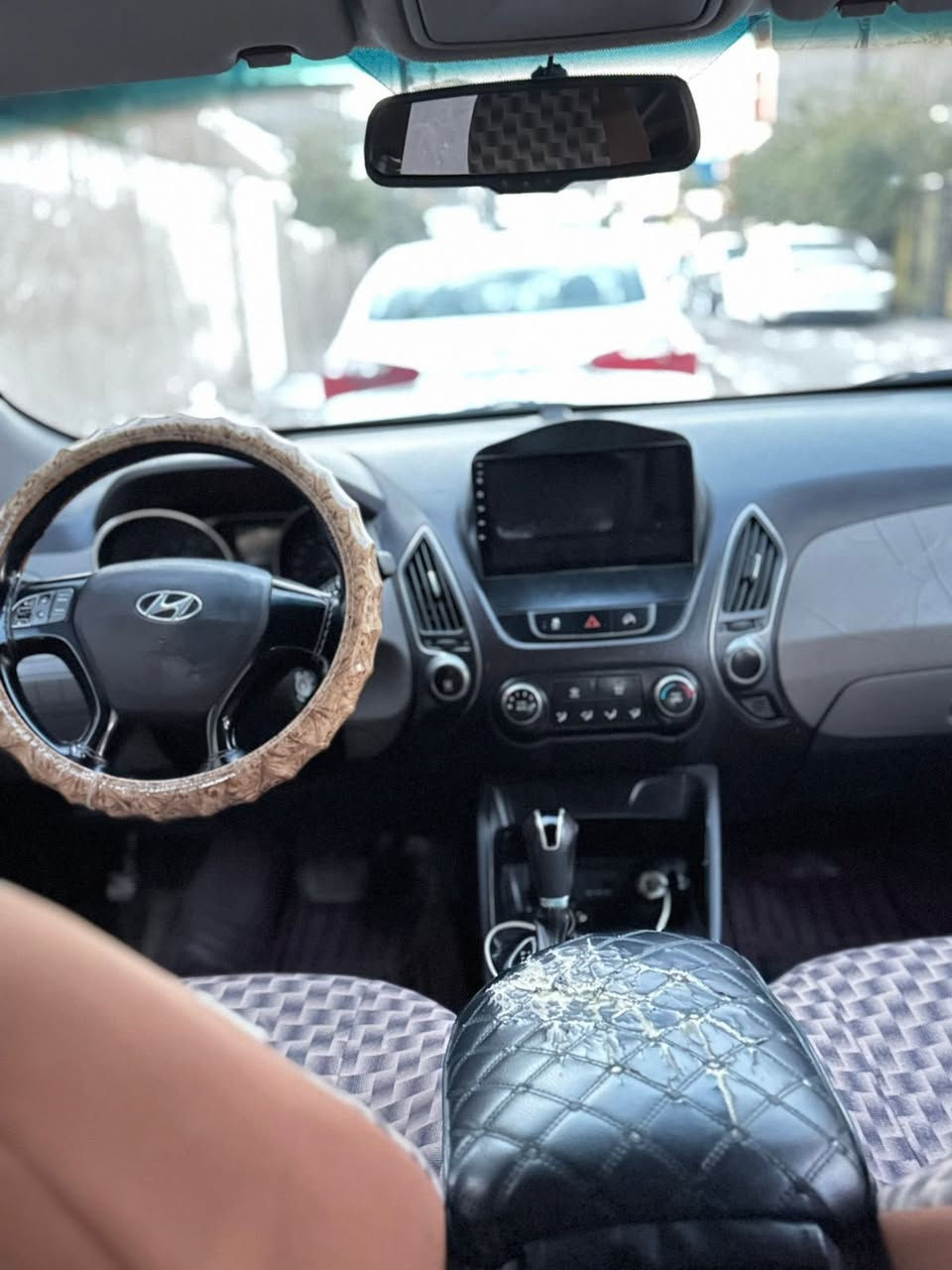 ‏سلام عليكم توسان 2015 خليجي محرك 2000 دوش رقم بغداد باسمي سياره بيه قطعه وحده صبغ ولباقي مكفول السعر ١٤٣ وبيه مجال مكاني بغداد 

***********
