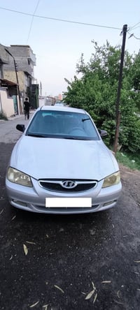 اكسنت موديل 2001  رقم بغداد انكليزي  السيارة وارد خليجي بدون ضربة نظيف...