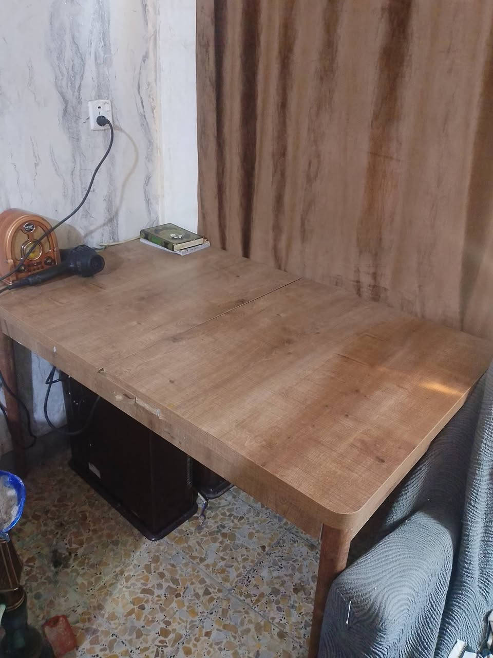 ميز يتصغر ويتكبر بدون كراسي 50وبي مجال قليل مكان الدوره زراعي العبيدي *********** واتساب
