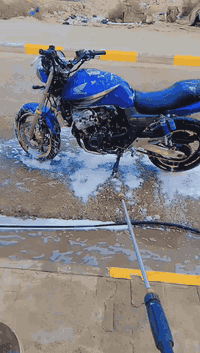 دراجه لبيع بطح سي فور محرك 400 سعر مليونين او200او بيها مجال رقم و سنويه رقم الهاتف ***********
