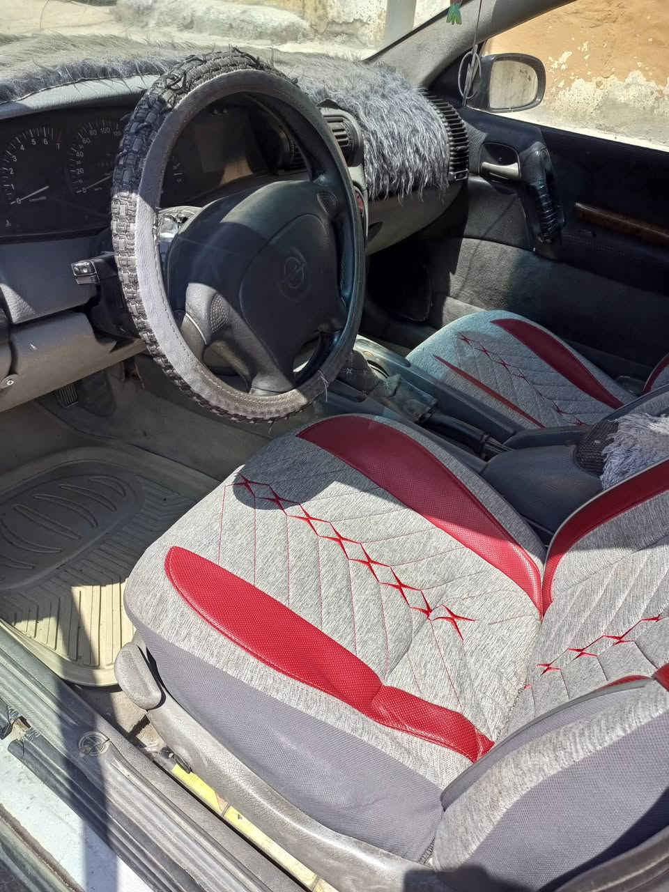 السلام عليكم اوبل بزون للبيع موديل 94 گير عادي مكينة محورة مال فكترا حجم 20 محرك تعبان السعر 30 وبيها مجال مكان السيارة الجانب الايمن حي المأمون رقم الموبايل ***********
