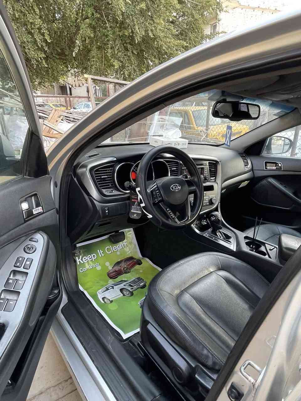 السلام عليكم للبيع كيا اوبتيما 2013
واردي كوري محرك 2000 دوش المرغوب 

المواصفات/ كشنات جلد تحكم ستيرن مري شفط اشاير بالمري

السيارة مرتبة ونظيفة تخم تاير جديد 

كير محرك تدفئة تبريد كله مكفول

وضرر السيارة بابتين وجاملغ مثل ما موضح بالسونار

السعر 120 وبيها مجال بسيط

الرقم للتواصل /*********** غير متواجد عالفيس
