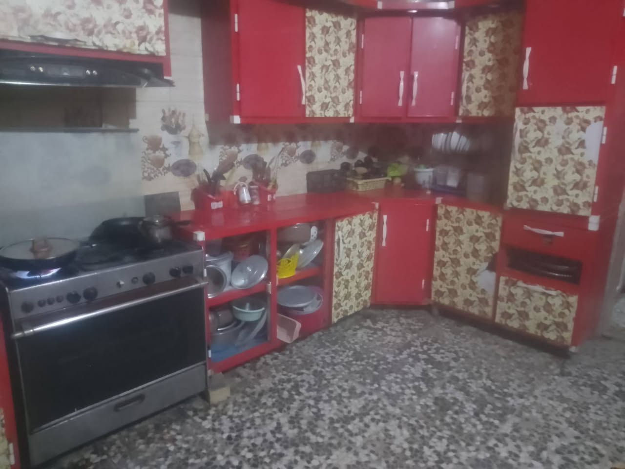 السلام عليكم غراض للبيع كاونتر 10 امتار مابيه اي شي 
كنتور للبيع كدامكم وسبلت  3 طن للبيع الشراي يراسلني هذا رقمي واتساب ***********
