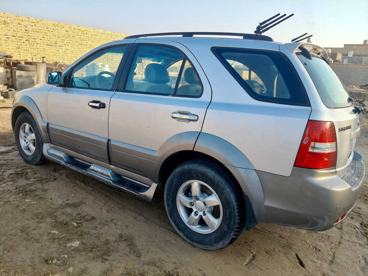 سورنتو موديل 2009 

الجاملغ الأمامي الأيسر مبدل. 
تصليح جزء صغير من مقدمة البنيد 
رقم انكليزي. مداور ثاني يوم 

السعر 110 وبيه مجال بسيط 
العنوان الناصرية حي الجامعة (الصخيين)
رقم الهاتف ***********
