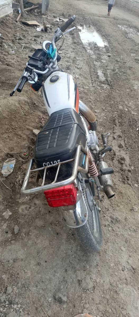 للبيع موديل ٢٠ اوراق صوالي جهازه اي نقص ما بيه شراي تصل ع رقم سعر ٤٠٠ بيه مجال تحتاج فقط تفيلس  ***********
