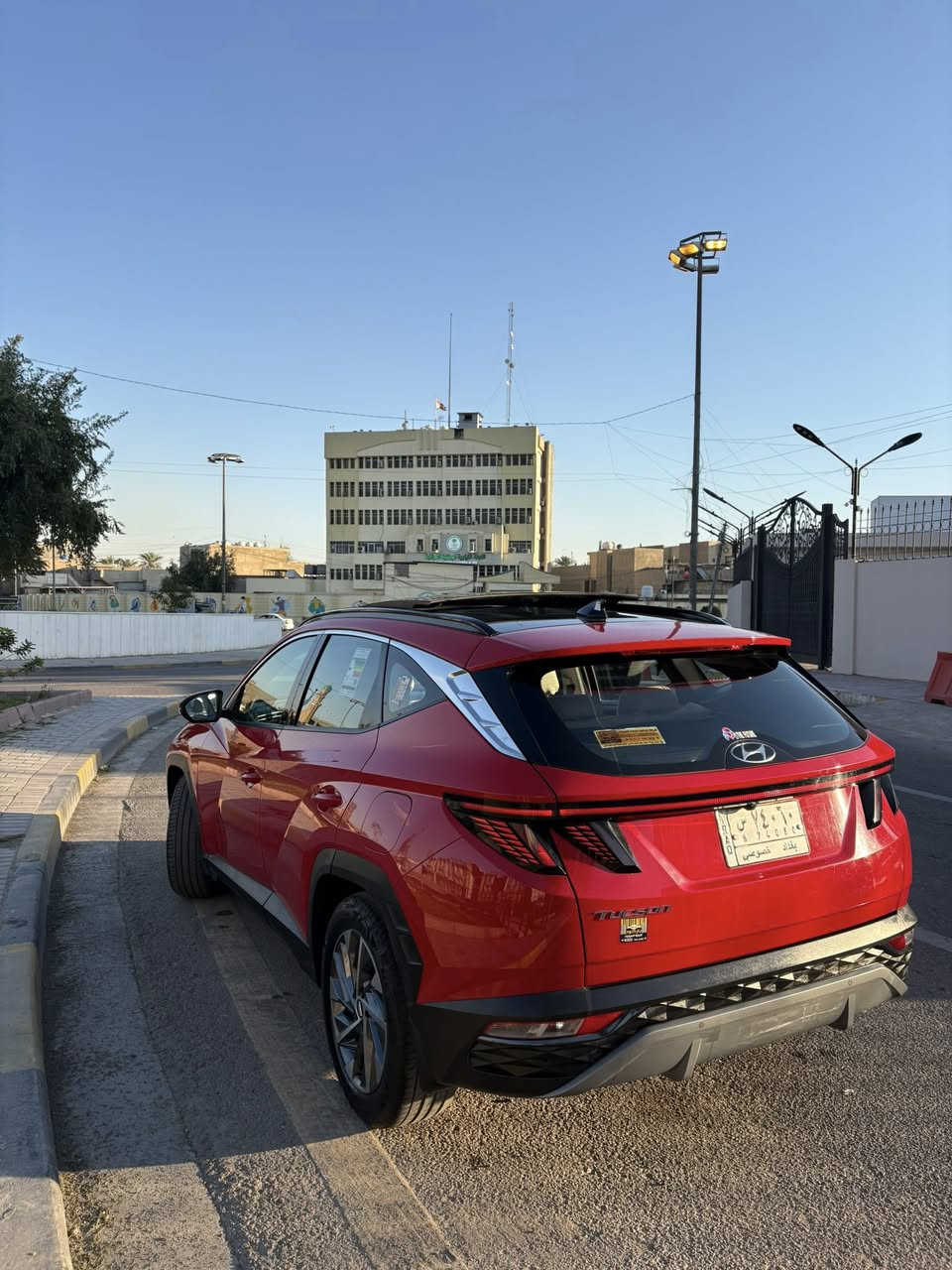 توسان 2023 فول 1/1 خليجي
فول مواصفات 
بانوراما 
كشنات ثنين كهرباء
حساسات امامي خلفي
رقم مرتب
بصمة
تشغيل عن بعد 
شاشة كبيرة
تبريد شاشة لمس
سايد بريك كهرباء
كروز سرعة
مري شفط
سيارة نظيفة جداً جداً بعدها بالنايلون
ماشية 21 حقيقي 
بيها كلير بالبنيد بدون حادث وملاحظات بسيطة
السعر 186 وبيها مجال 
***********
