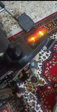 كرسي كهربائي • شحن ١٢ ساعه • مستخدم شهرين