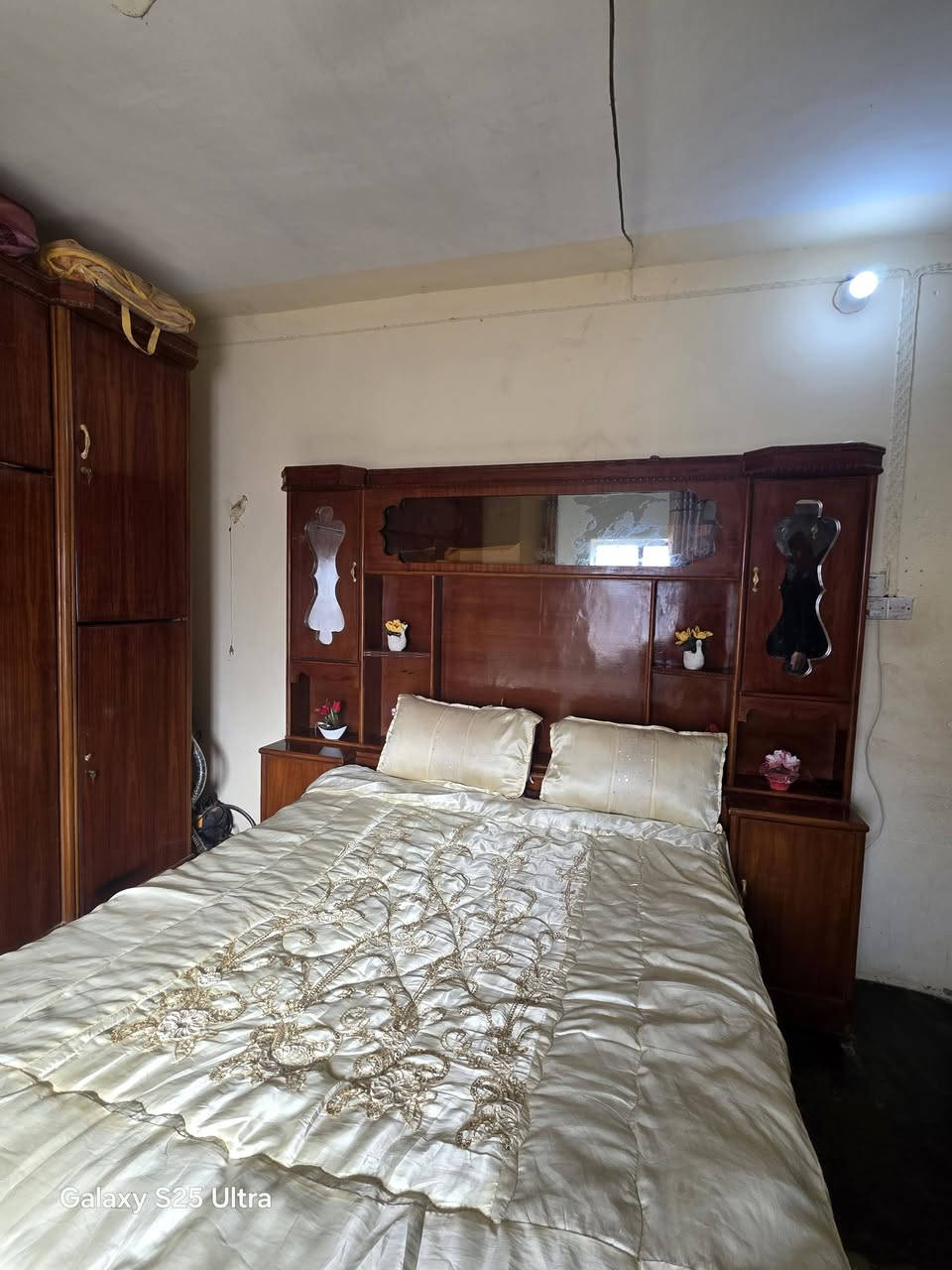 السلام عليكم ورحمة الله
مكلف بالنشر
اخوان غرفة خشب لبيع صاج العراقي الاصلي  كما  
موضح  بالصوره لتواصل  ع الرقم التالي ***********
