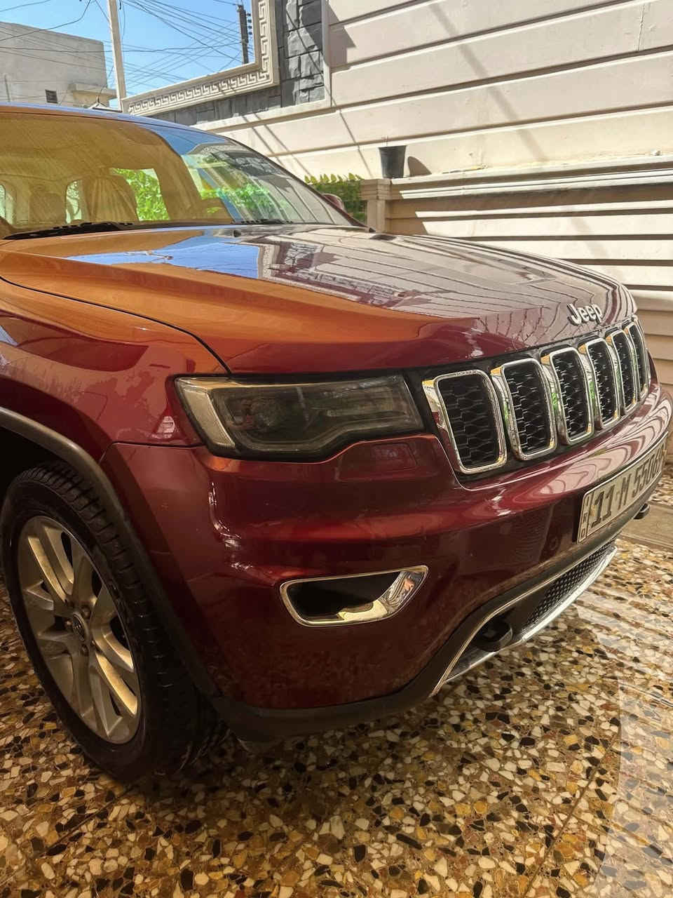 السلام عليكم 
للبيع فقط
جيب كراند شيروكي
JEEP LIMITED 
وكالة خليجية استلام من الشركة على الزيرو  
موديل ٢٠١٧ كفاله عامة
السيارة فول مواصفات سقف بانوراما دخول ذكي سمارت و تشغيل عن بعد شاشة كبيرة كراسي ذاكره رادارات توقف ذاتي دفع رباعي شفتات استيرن دبل كزوز رياضي كاميرات داخل بيجي مع الصاج الملكي جلد كهرباء تدفئة تبريد جنطة كهرباء ومحرك ٦ سلندر وباقي المواصفات واضحة بالصور المرفقة
السيارة رقم بغداد انكيليزي
ماشية ٥٦ الف ميل 
لحضرتك الحق بالفحص في اي مكان يعجبك لان سيارتي ضامنها من قطرة صبغ او تبديل وكفاله من محرك وكير وتبريد على وضع الشركة
السياره جديده على موديلها ٢٠١٧ 
السعر 
238 ورقة وبي مجال للمعاملة بعد القناعة والفحص ان شاء الله 
بغداد الخضراء او الاعلام 
***********
***********
***********
