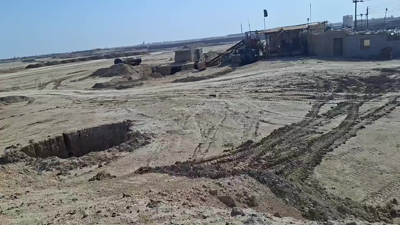 عمل طابوق للبيع العنوان الكوت مجمع الشويجة تفاصيل المعمل طول الفرن 21 خانة المعمل حاليا يعمل مساحة الارض 80 دونم حصة النفط 9 صهاريج باشهر متوفر كهرباء وطنية ويكون موقعة على الشارع العام 
لاستفسار الاتصال على الرقم 
***********
